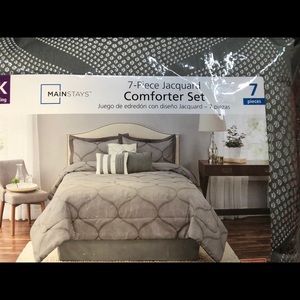 7 pieces Jacquard comforter set with pillows